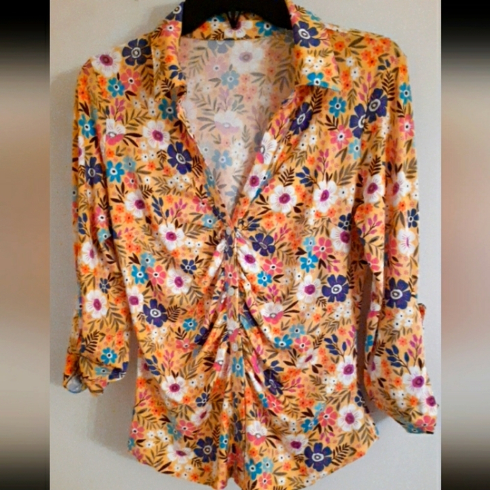 NWT Button Down floral PRINT Top